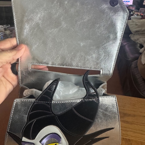 Maleficent Dragon Danielle Nicole Disney Crossbody Bag Purse Tote - Picture 3 of 10